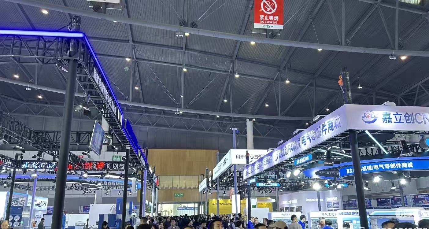 深入一线洞见未来，成都海思智诚团队赴2026成都工博会参观学习